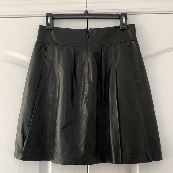 EUC Vince black calfskin leather mini skirt - Picture 6 of 8